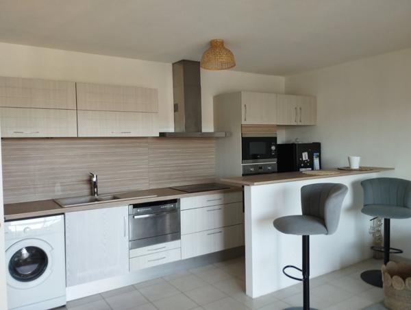 FREJUS UN F2 DERNIER ETAGE BOX Fréjus (83600)