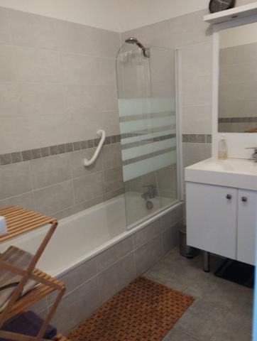 FREJUS UN F2 DERNIER ETAGE BOX Fréjus (83600)