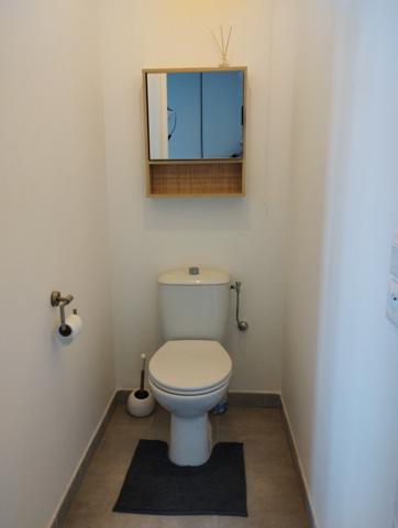 FREJUS UN F2 DERNIER ETAGE BOX Fréjus (83600)