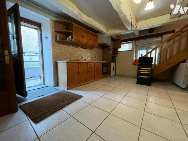 MAISON DE VILLE AVEC GARAGE A MARNAY