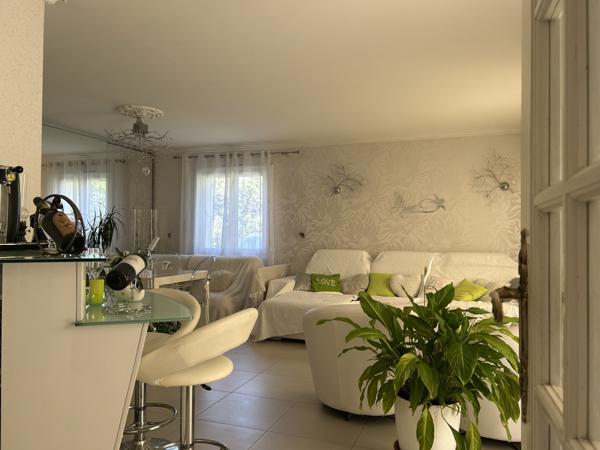 Villa dans parc arboré