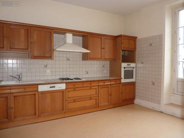 Fonds et/ou murs commerciaux à louer à Dinan dans les Côtes-d'Armor (22100), ref : 038/251