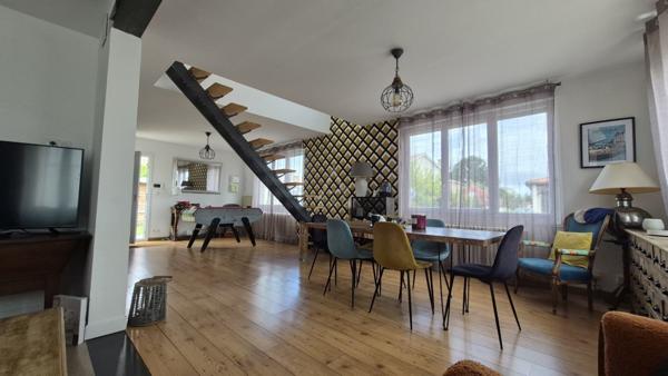 Maison familiale R+1 de 160 m²  4 chambres  Jardin avec espace BBQ et abri