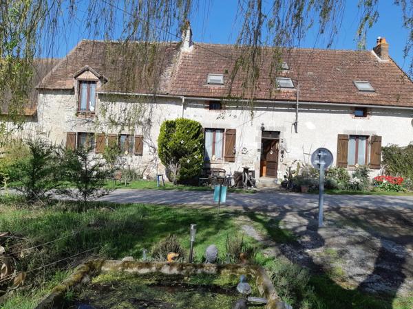 Ferme du début du 20ème siècle, nombreuses dépendances, maison à rénover, piscine