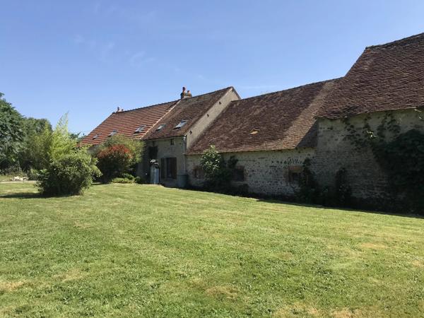 Ferme du début du 20ème siècle, nombreuses dépendances, maison à rénover, piscine