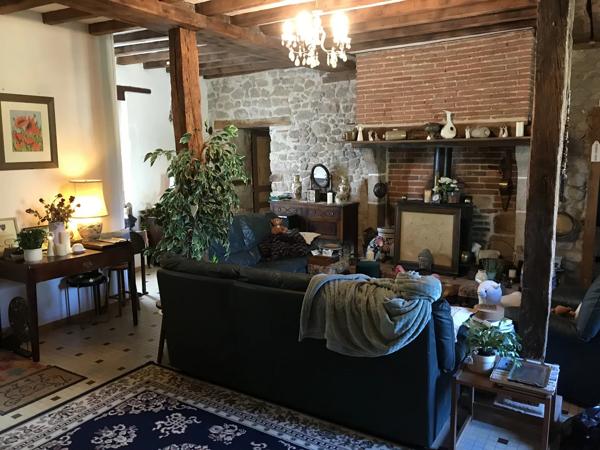 Ferme du début du 20ème siècle, nombreuses dépendances, maison à rénover, piscine