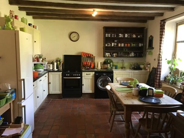 Ferme du début du 20ème siècle, nombreuses dépendances, maison à rénover, piscine