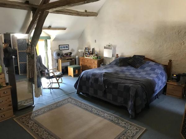 Ferme du début du 20ème siècle, nombreuses dépendances, maison à rénover, piscine