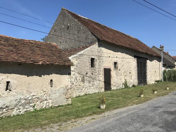 Ferme du début du 20ème siècle, nombreuses dépendances, maison à rénover, piscine