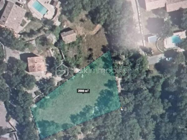 Terrain de 2 100 m²