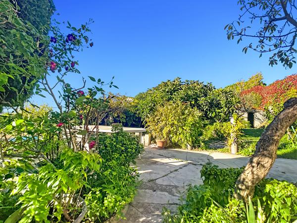 Maison familiale 7 pièces de 139 m² sur terrain d'environ 500 m² ? Secteur Saint-Loup, 13010 Marseille