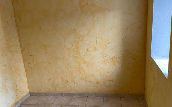 Immeuble à vendre    16 pièces • 482 m2 Saillans