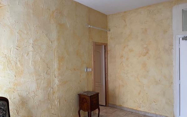 Immeuble à vendre    16 pièces • 482 m2 Saillans