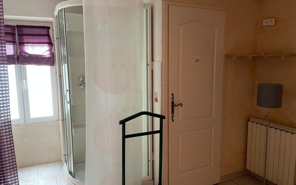 Immeuble à vendre    16 pièces • 482 m2 Saillans