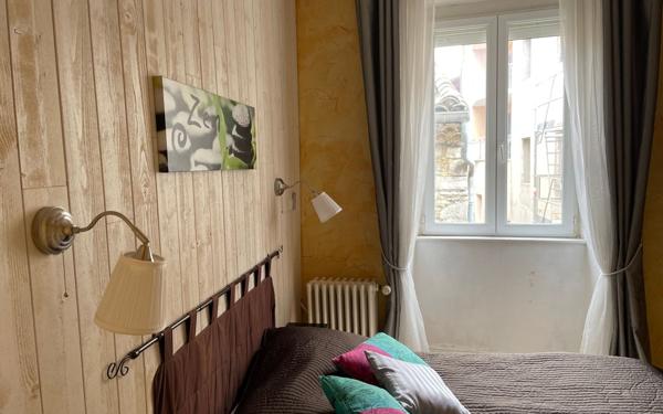 Immeuble à vendre    16 pièces • 482 m2 Saillans