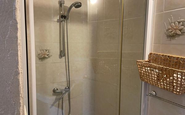 Immeuble à vendre    16 pièces • 482 m2 Saillans