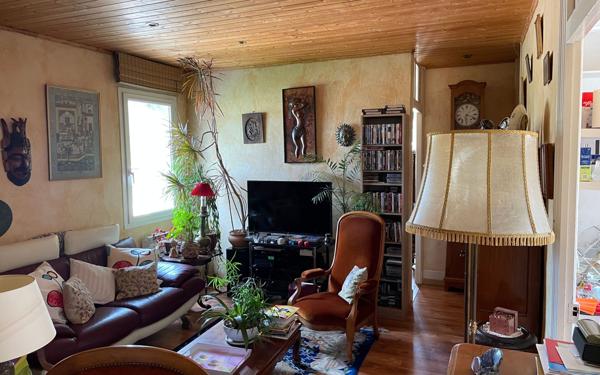 Immeuble à vendre    16 pièces • 482 m2 Saillans