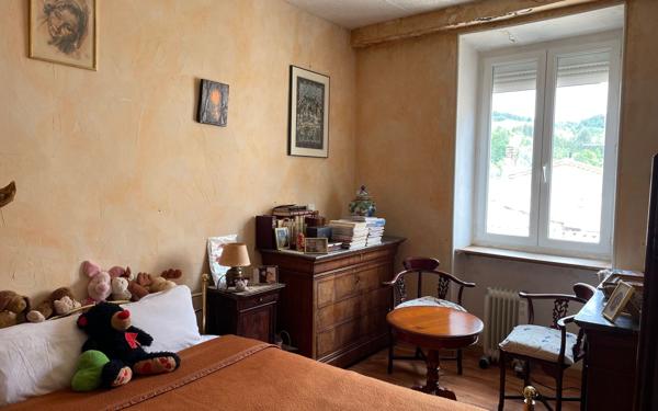 Immeuble à vendre    16 pièces • 482 m2 Saillans