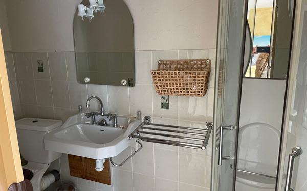 Immeuble à vendre    16 pièces • 482 m2 Saillans