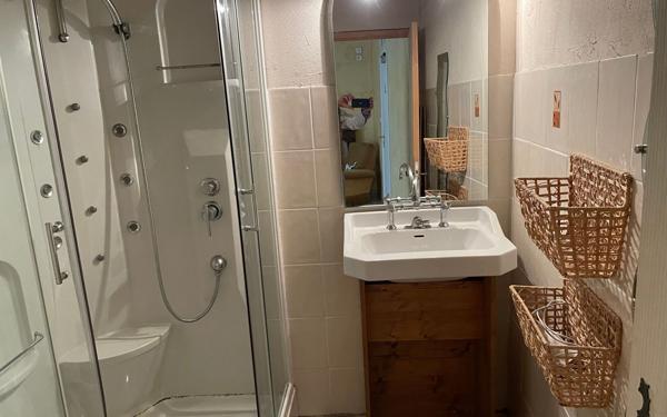 Immeuble à vendre    16 pièces • 482 m2 Saillans