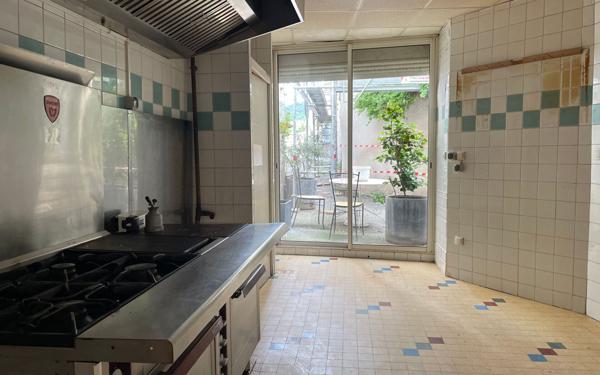 Immeuble à vendre    16 pièces • 482 m2 Saillans