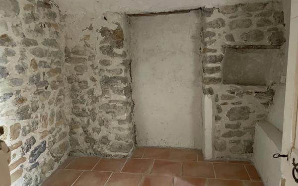 Immeuble à vendre    16 pièces • 482 m2 Saillans