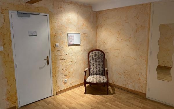 Immeuble à vendre    16 pièces • 482 m2 Saillans