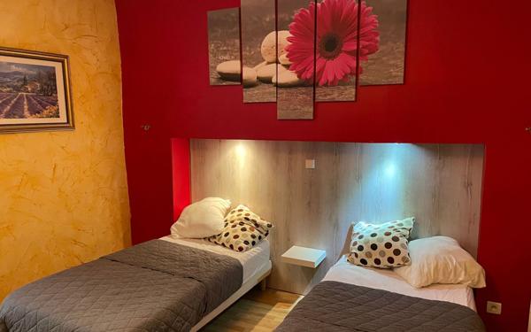 Immeuble à vendre    16 pièces • 482 m2 Saillans