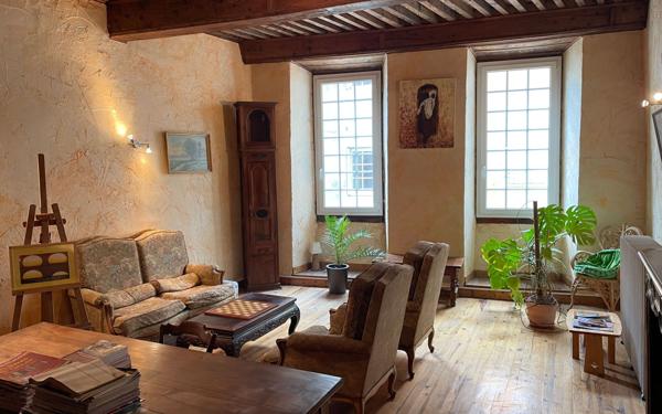 Immeuble à vendre    16 pièces • 482 m2 Saillans