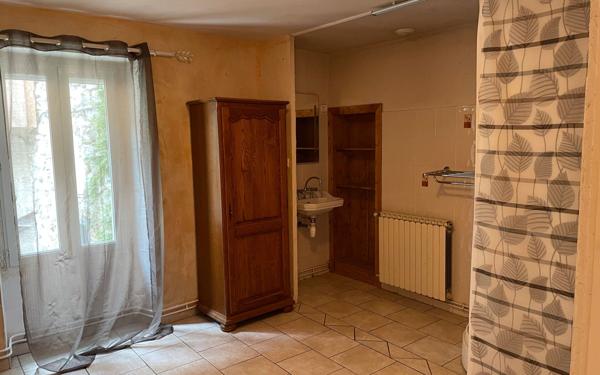 Immeuble à vendre    16 pièces • 482 m2 Saillans