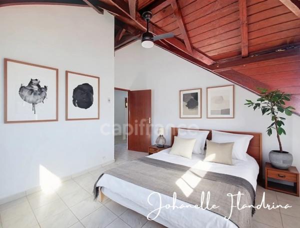 Les Abymes, Boisripeaux - Maison familiale 9 pièces de 230 m², sur 3 niveaux, garage, jardin