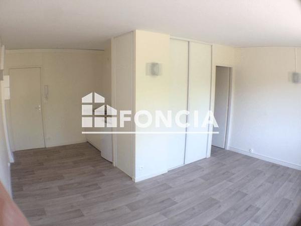 Location Studio 27.75 m² - 19 RUE DE LA BOTTE MOLLE Poitiers 86000