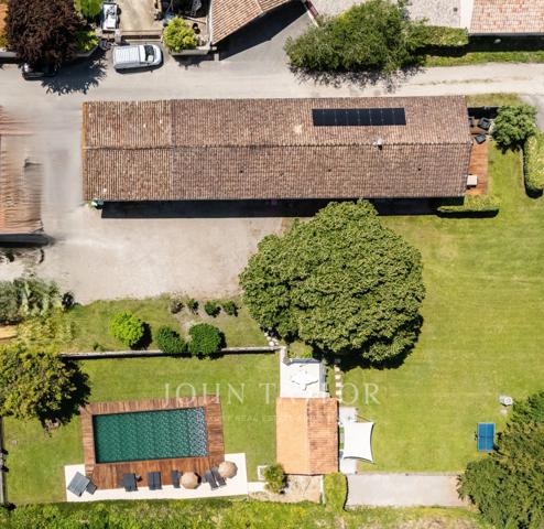MÉDOC – GRANGE RÉNOVÉE – ACTIVITÉ D’ACCUEIL – JOHN TAYLOR