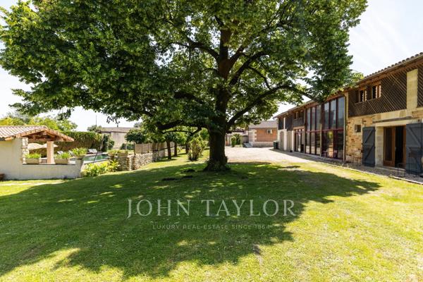 MÉDOC – GRANGE RÉNOVÉE – ACTIVITÉ D’ACCUEIL – JOHN TAYLOR