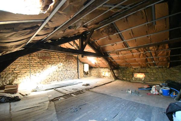 IMMEUBLE DE RAPPORT 124M2 - GRENIER AMENAGEABLE - 3 APPARTEMENTS