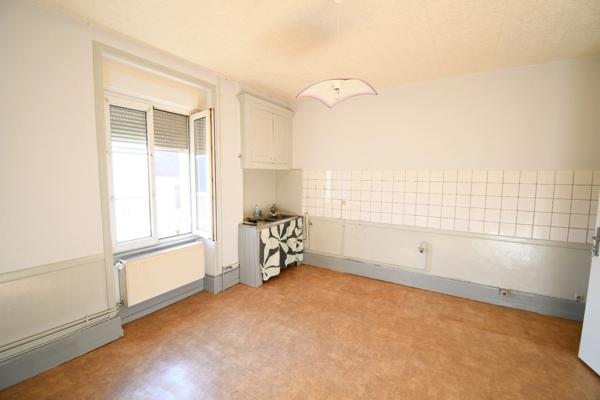 IMMEUBLE DE RAPPORT 124M2 - GRENIER AMENAGEABLE - 3 APPARTEMENTS