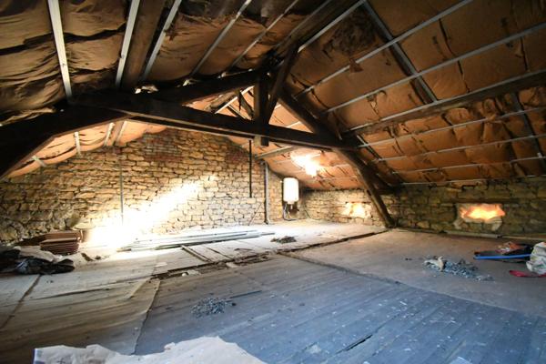 IMMEUBLE DE RAPPORT 124M2 - GRENIER AMENAGEABLE - 3 APPARTEMENTS