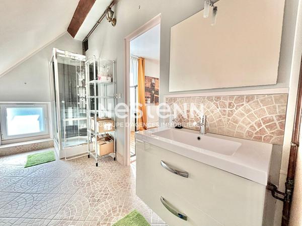 Nestenn Igny Maison familiale en pierre meulière 1892 à Igny centre, entièrement rénovée, 5 chambres, studio indépendant, jardin arboré, charme de l'ancien et prestations haut de gamme, aucun travaux, chauffage au sol, sous-sol, buanderie, bureau, proch