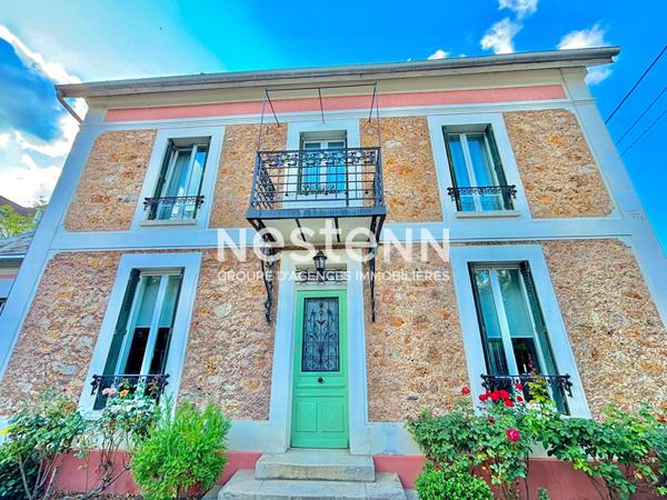 Nestenn Igny Maison familiale en pierre meulière 1892 à Igny centre, entièrement rénovée, 5 chambres, studio indépendant, jardin arboré, charme de l'ancien et prestations haut de gamme, aucun travaux, chauffage au sol, sous-sol, buanderie, bureau, proch