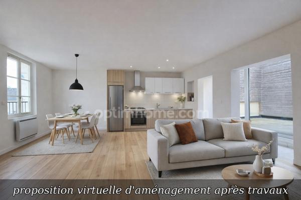 Maison de ville de plus de 100 m², 4 pièces, 3 chambres et grande terrasse.