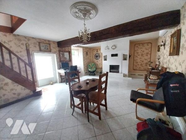 A VENDRE MAISON EN PIERRES A LE GENEST-SAINT-ISLE