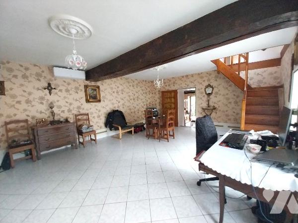 A VENDRE MAISON EN PIERRES A LE GENEST-SAINT-ISLE