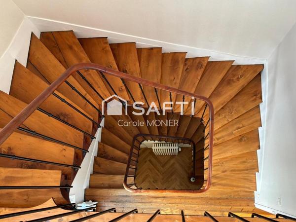 Superbe demeure dans le centre de Caen dans un secteur très recherché. Prestations haut de gamme