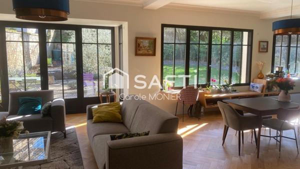 Superbe demeure dans le centre de Caen dans un secteur très recherché. Prestations haut de gamme