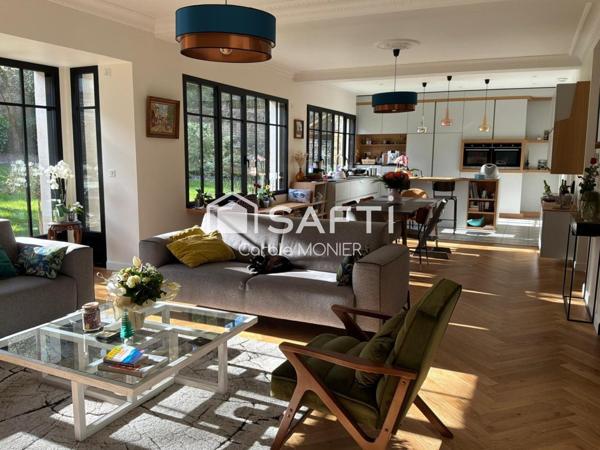 Superbe demeure dans le centre de Caen dans un secteur très recherché. Prestations haut de gamme