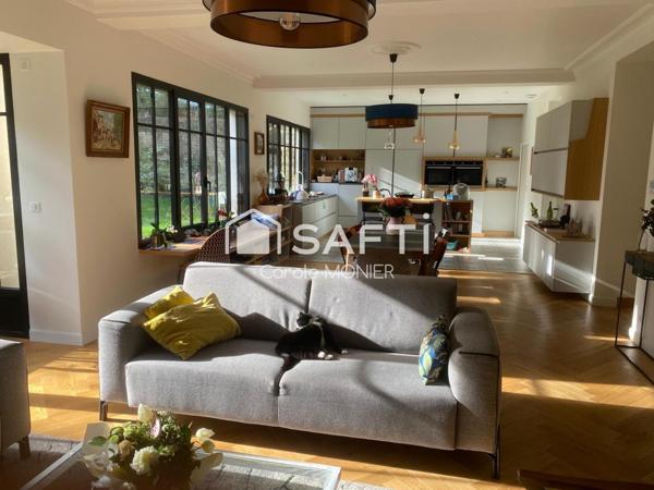 Superbe demeure dans le centre de Caen dans un secteur très recherché. Prestations haut de gamme