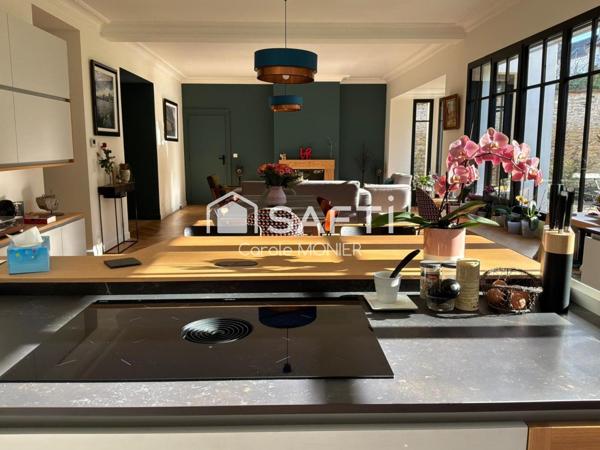 Superbe demeure dans le centre de Caen dans un secteur très recherché. Prestations haut de gamme