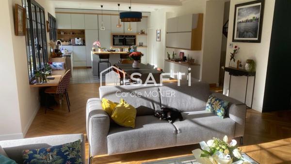 Superbe demeure dans le centre de Caen dans un secteur très recherché. Prestations haut de gamme