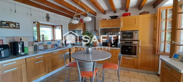 Maison en pierre rénovée avec dépendances, 5 pièces, terrain clos 1000m²