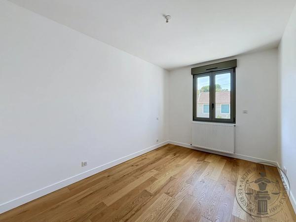 Vente                                                      Maison
                        
                     6 pièces                      106 m2                     à Dourdan